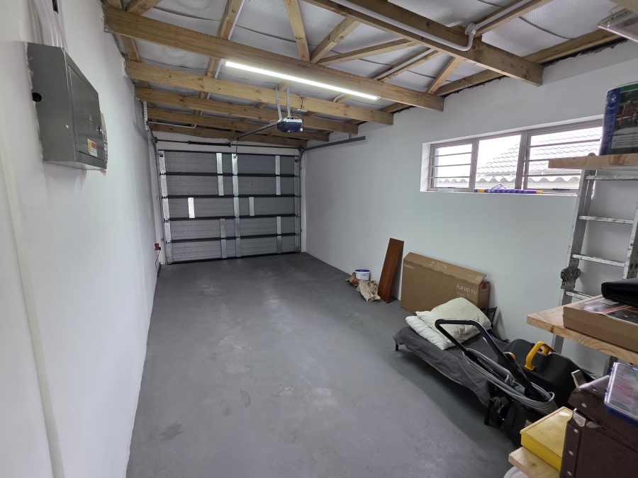 2 Bedroom Property for Sale in Kleinkrantz Western Cape